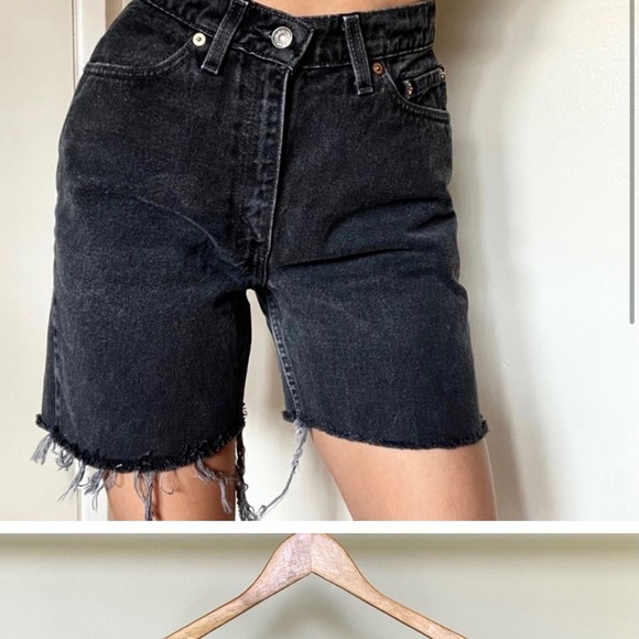 Vintage Levi’s 550 remade longline denim cut-off shorts. 🖤 - Picture 7 of 8
